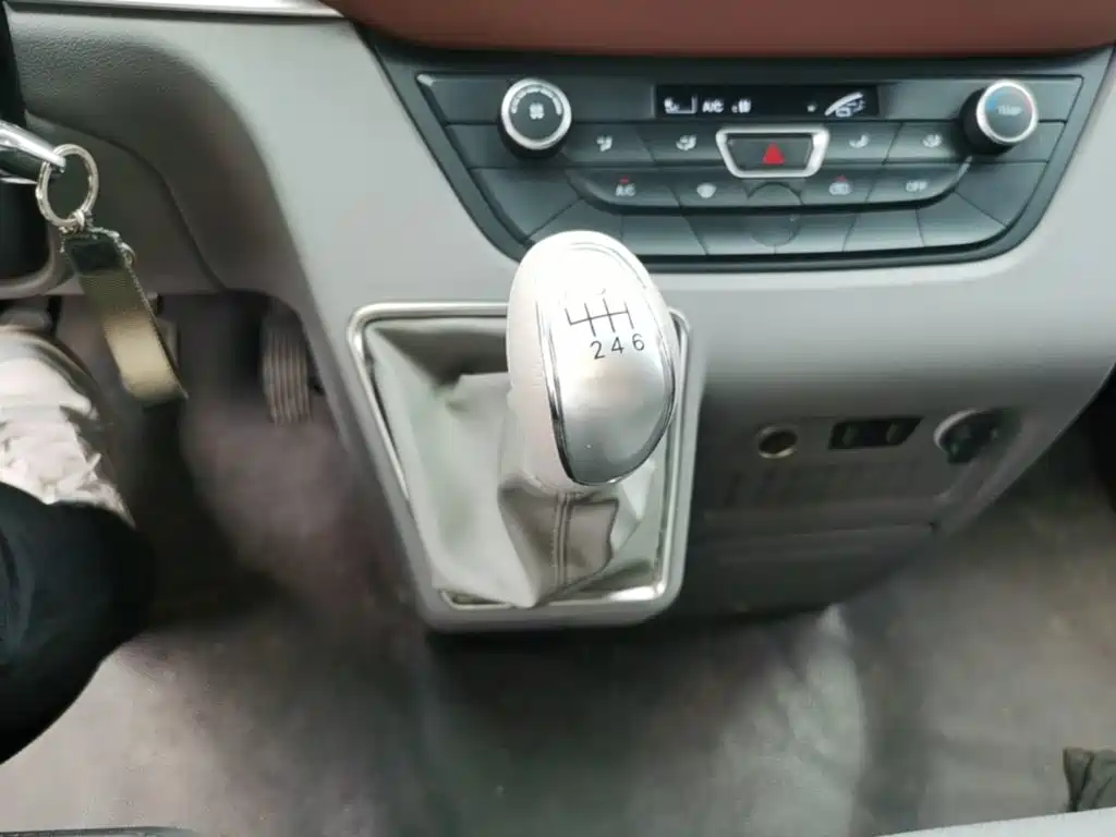JAC Motors Star锐 2024 2024 Model 2.5T Series 5 Express Version Single Tire 5/6/7-seater