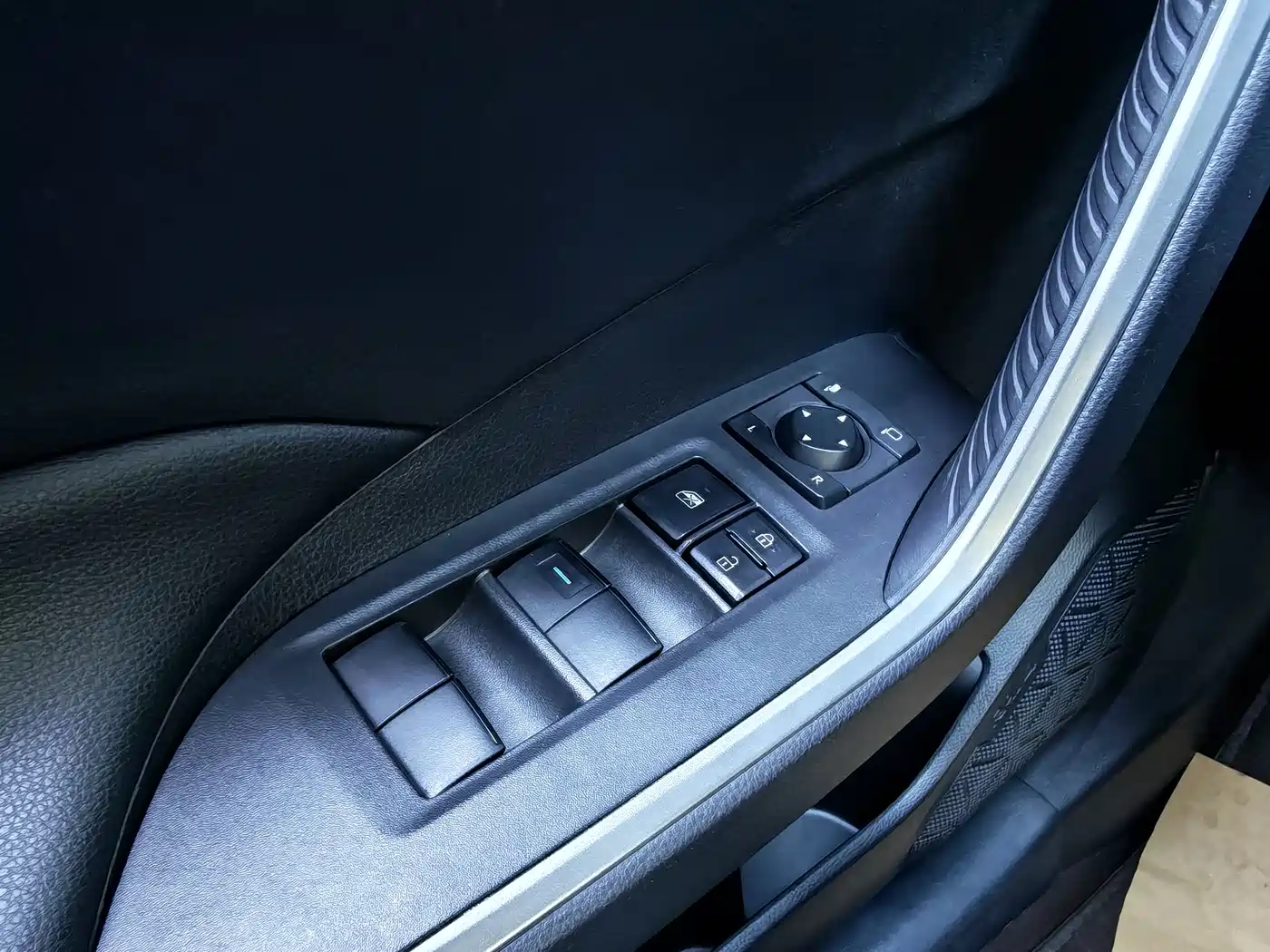 Toyota RAV4 Rongfang 2020 2.0L CVT 2WD Trend Edition фото 22
