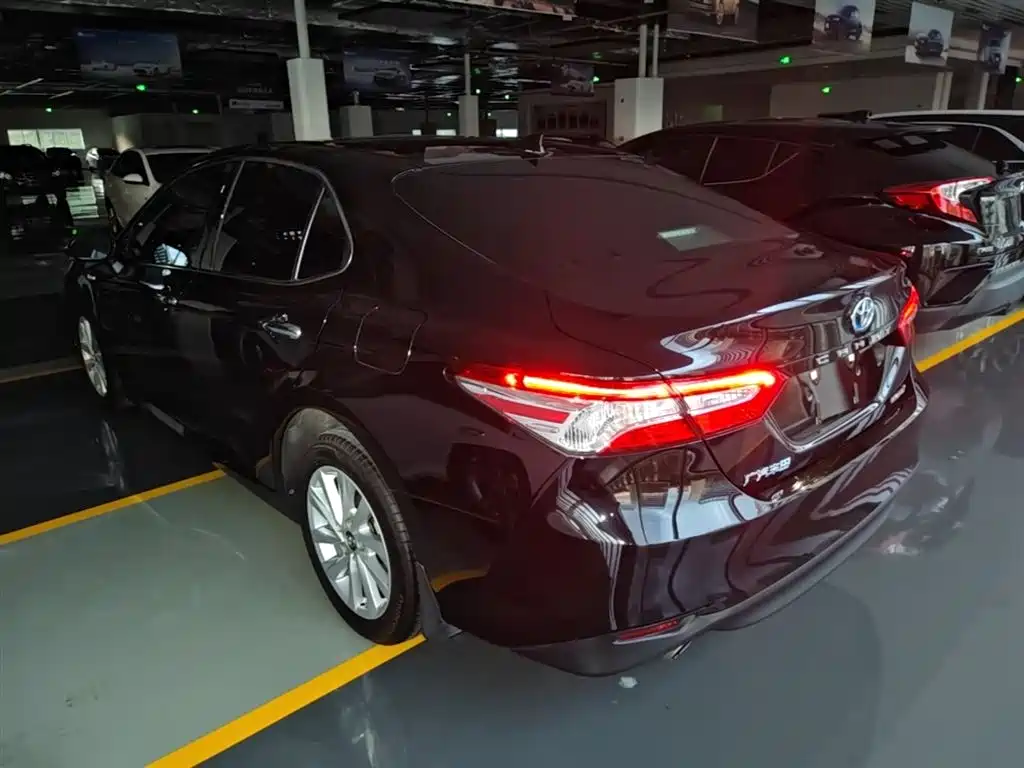 Toyota Camry 2021 Hybrid 2.5HGVP Leading Edition фото 5
