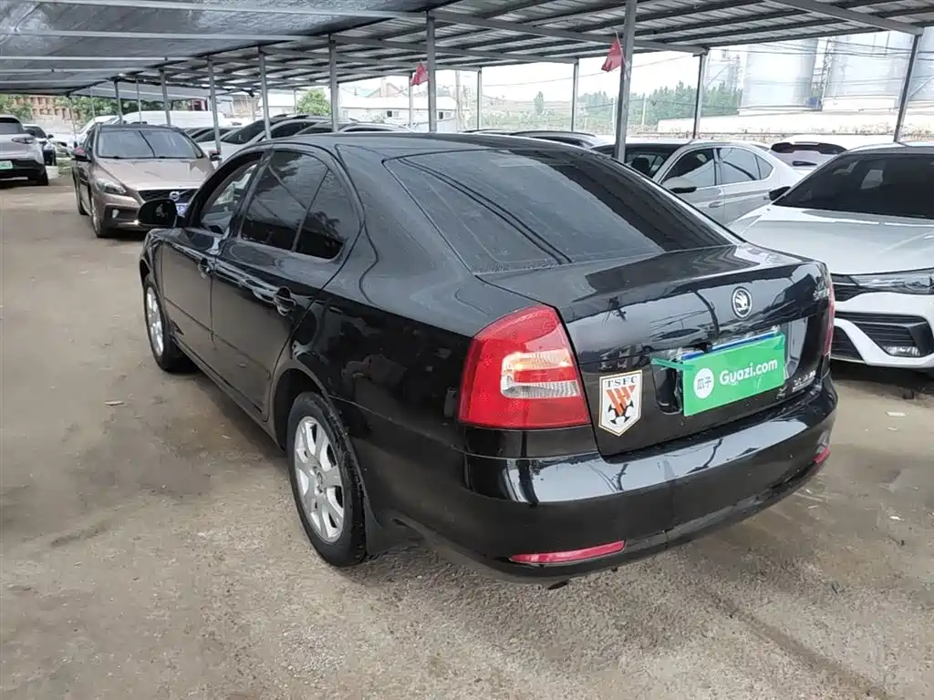 Škoda Octavia 2014 1.6L Manual Elegance Edition фото 5