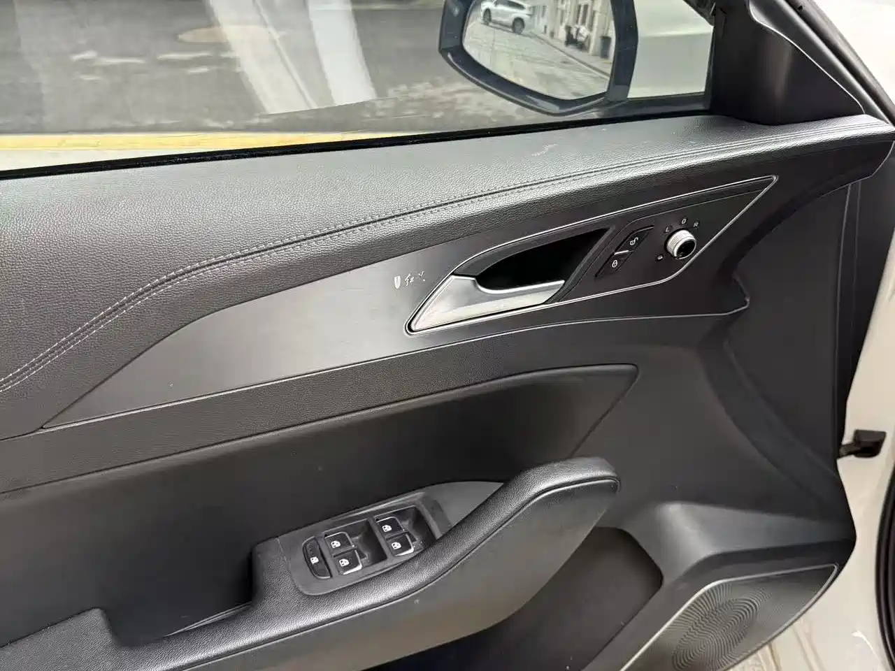 Hongqi H5 2020 1.8T Automatic Smart Connection Qi Rhythm Edition фото 14