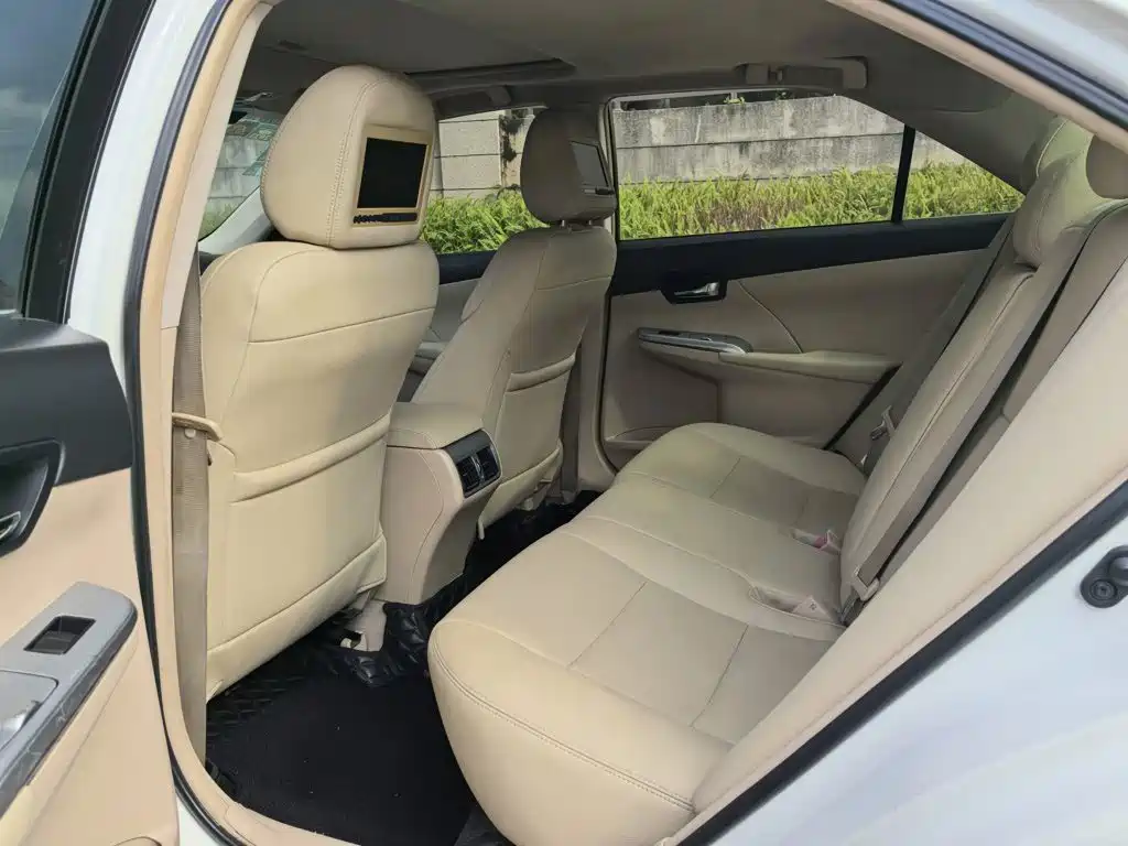 Фото 5 - Toyota Camry