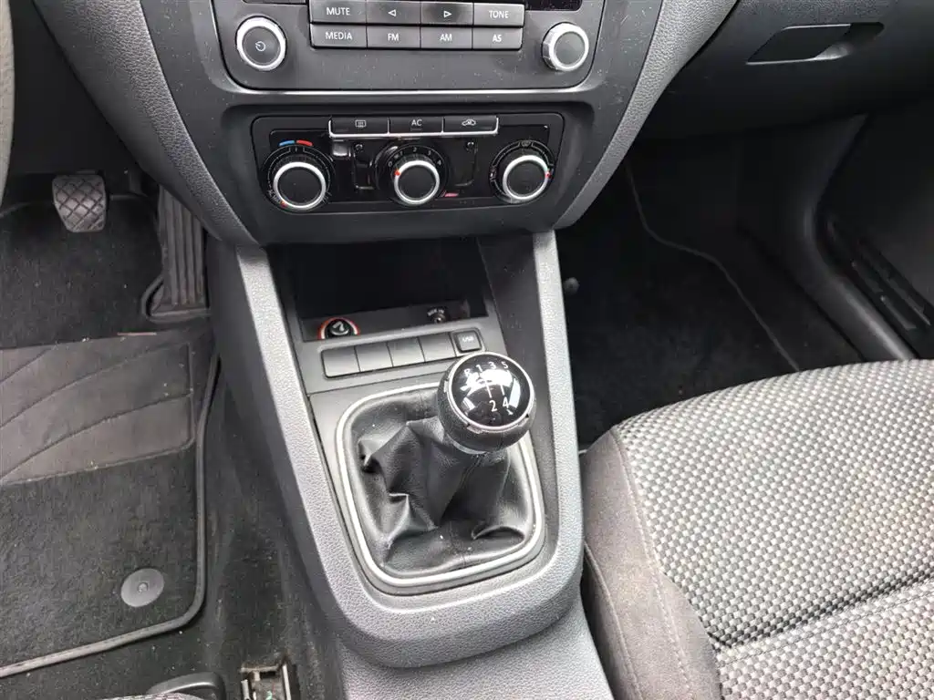 Volkswagen Sagitar 2012 Model 1.6L Manual Fashion фото 13