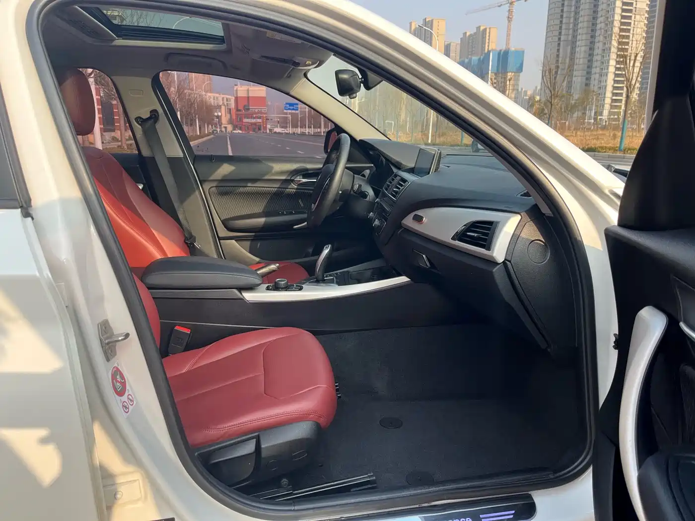 BMW 1 Series (Import) 2016 118i Leading фото 12