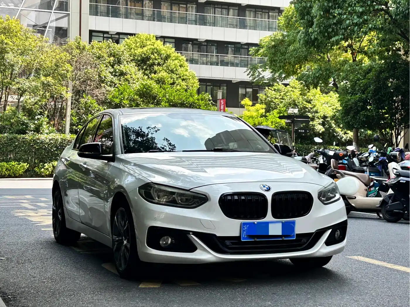 BMW 1 Series 2017 125i Sport фото 3