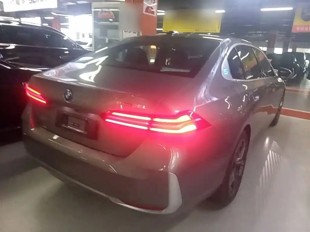 BMW i5 2025 eDrive 35L Luxury Package фото 7