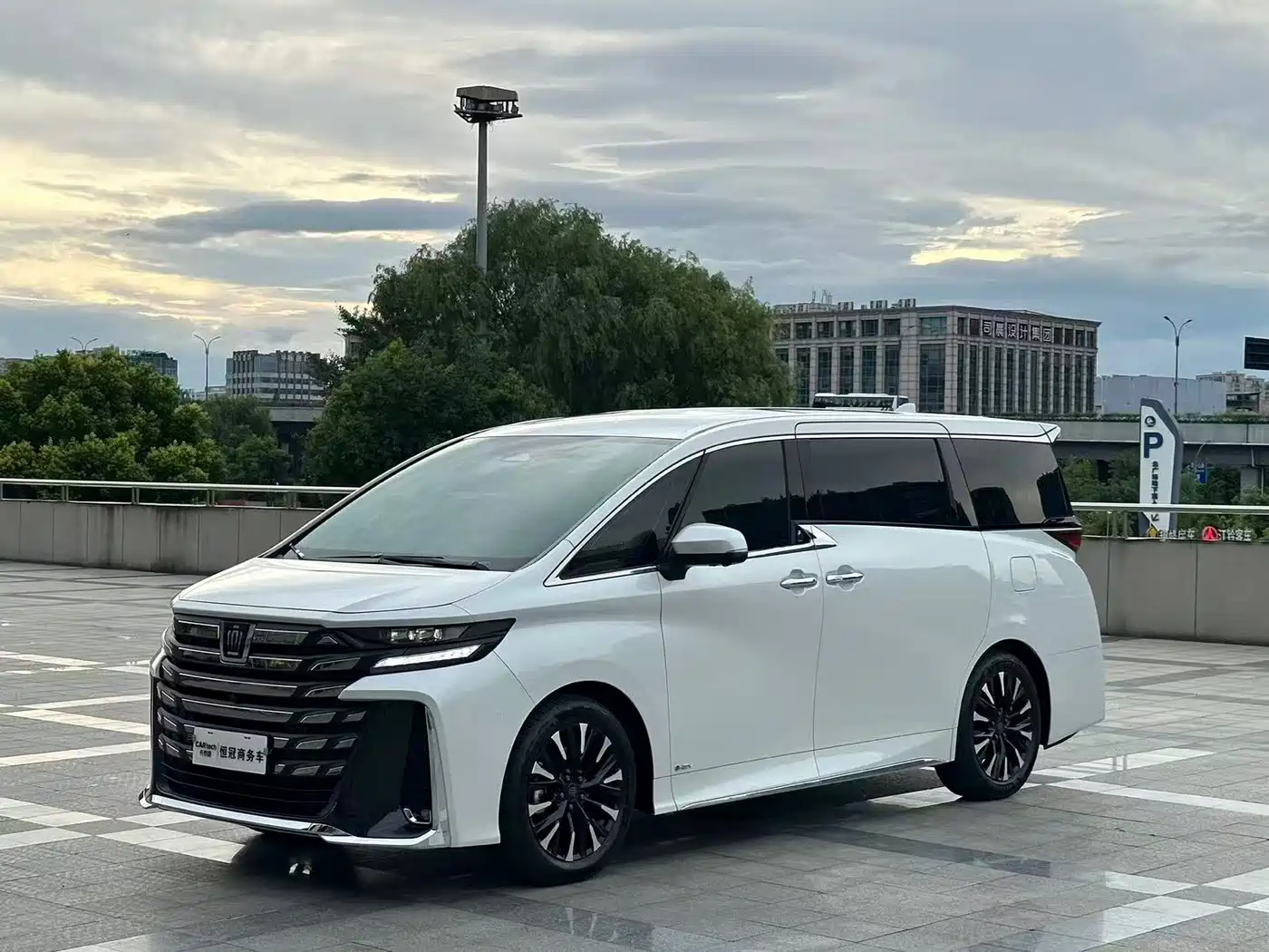 Toyota Vellfire 2024 Crown Hybrid 2.5L Executive Premium Edition