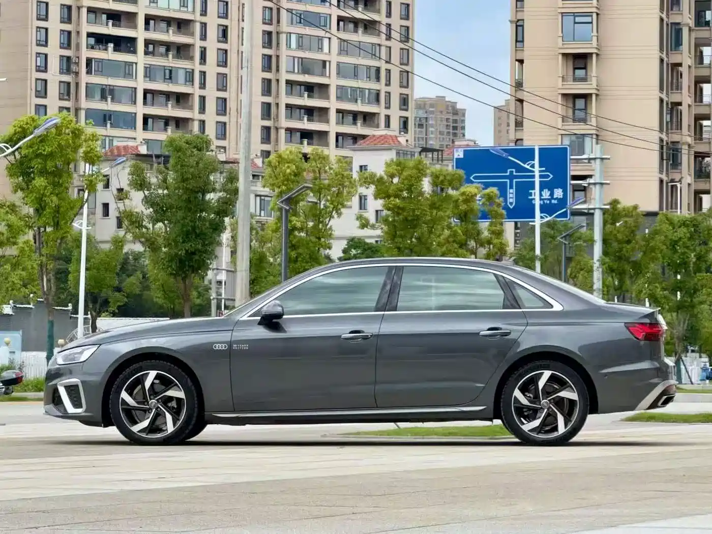 Audi A4L 2021 40 TFSI Premium Life Edition фото 14