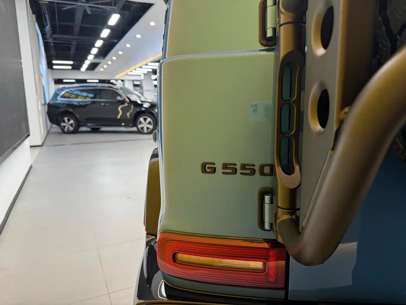 Mercedes-Benz G-Class 2024 G 500 фото 27