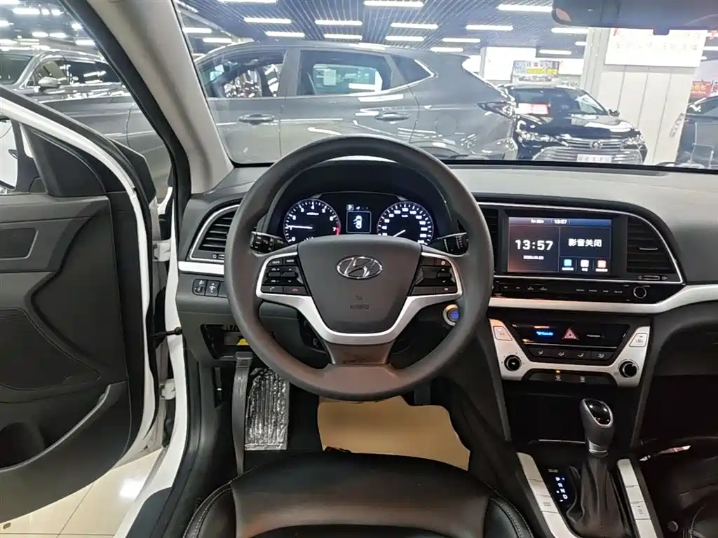 Hyundai Elantra 2016 Model 1.6L Automatic Smart Elite фото 11