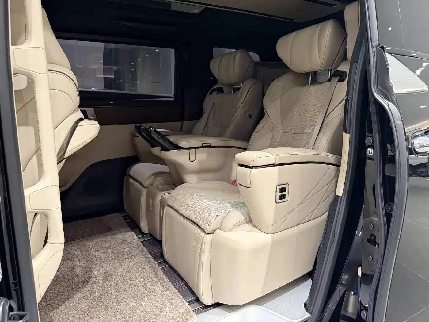 Toyota Vellfire 2024 Crown Hybrid 2.5L Executive Premium Edition фото 9