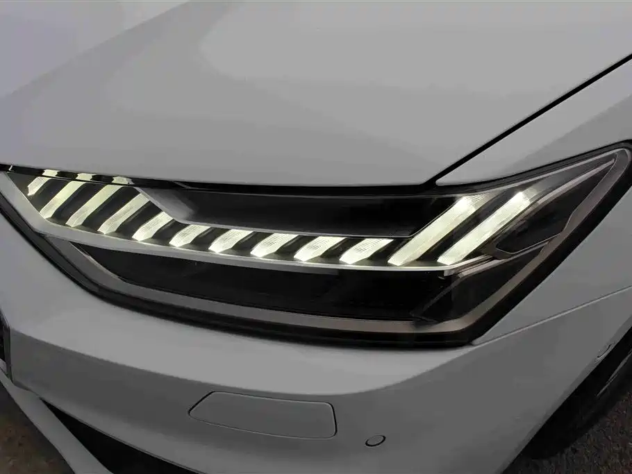 Audi A7 2023 Model 45 TFSI Premium Selection Edition фото 8