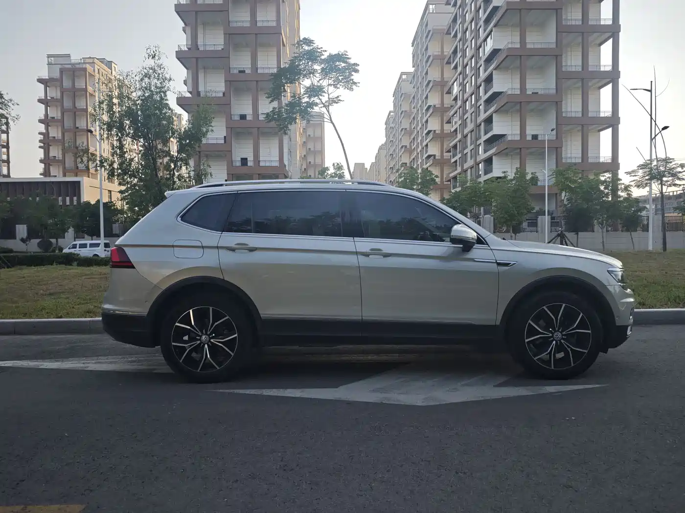 Фото 8 - Volkswagen Tiguan L