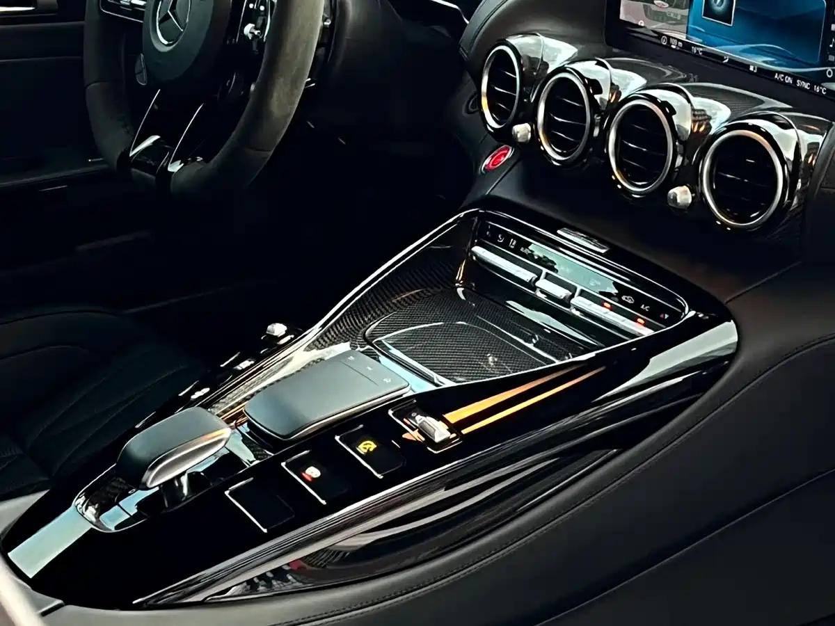 MERCEDES-BENZ AMG GT
