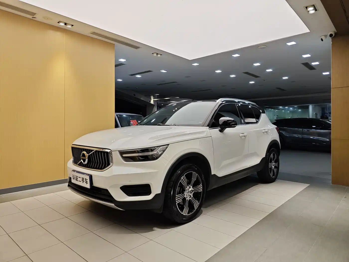 Фото 1 - Volvo XC40