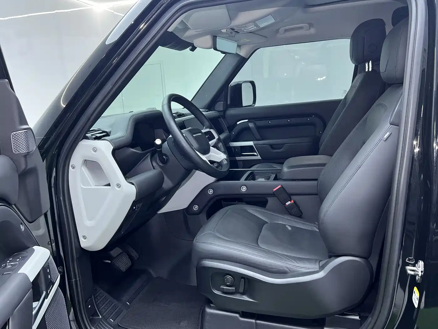 Land Rover Defender 2023 Facelift 90 3.0T P400 XS фото 15