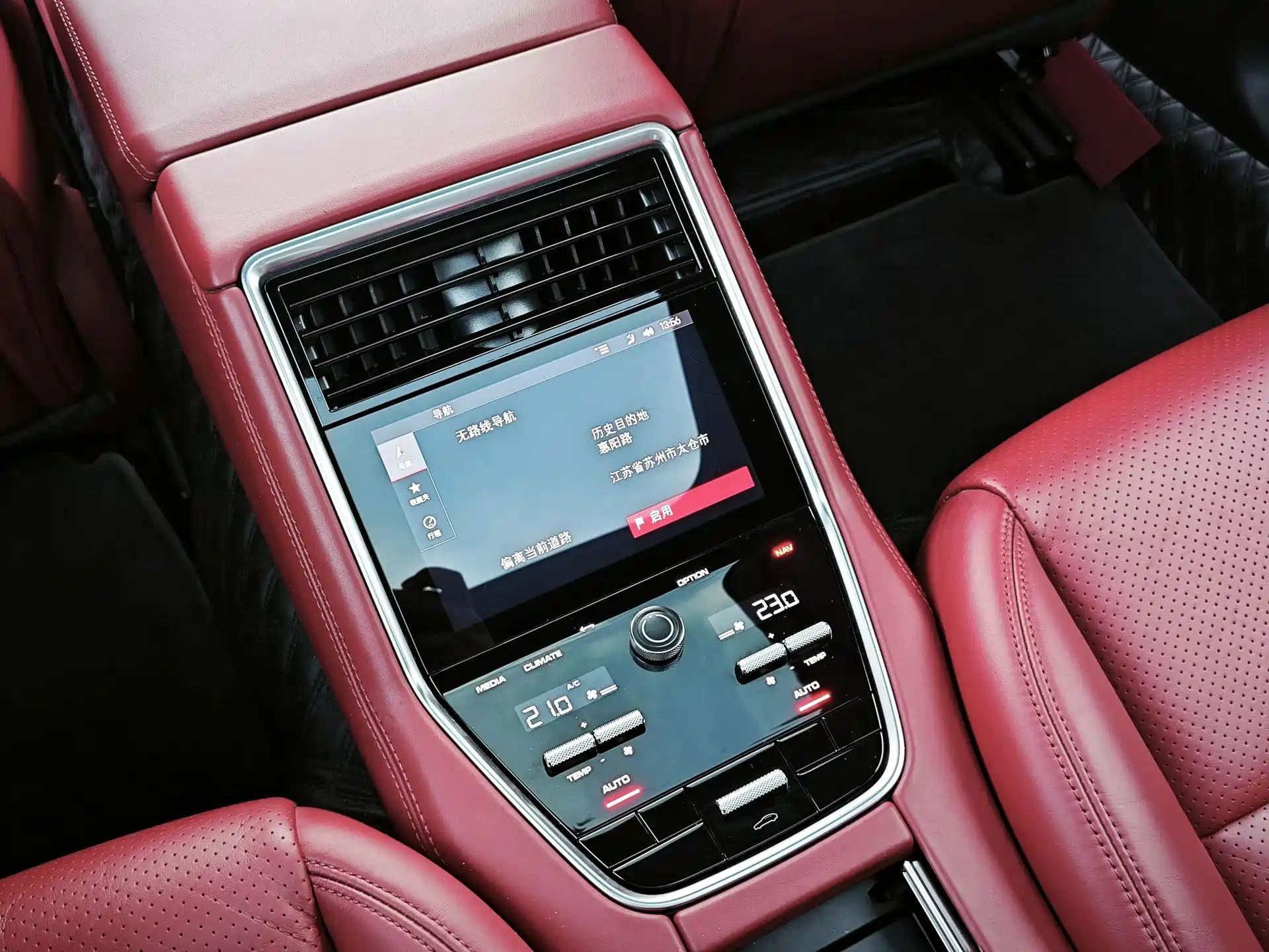 Photo 18 - Porsche Panamera New Energy
