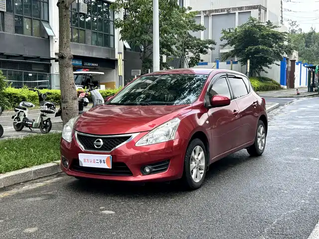 Nissan Tiida 2013 1.6L CVT Cool Edition — фото 1