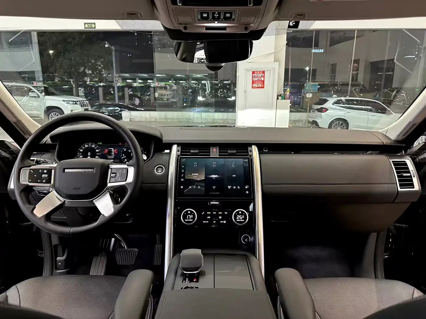 Land Rover Discovery 2023 360PS R-Dynamic S фото 8