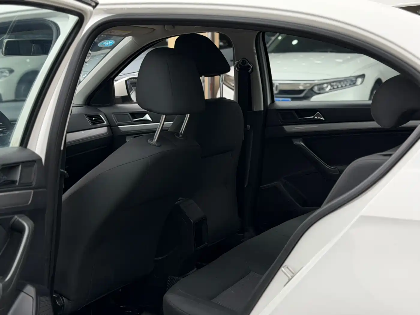 Volkswagen Lavida 2017 1.6L Automatic Trend Edition фото 10