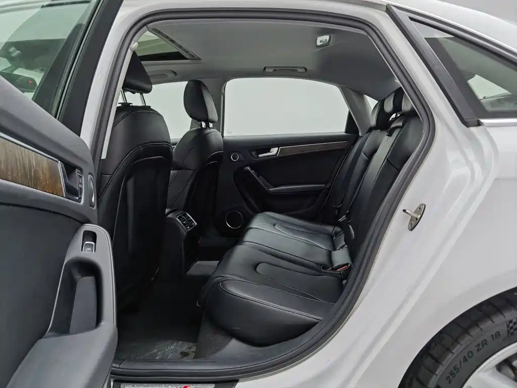 Фото 15 - Audi A4L