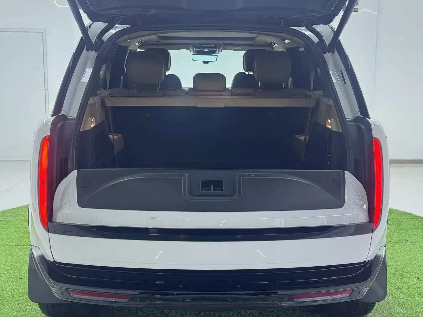 Land Rover Range Rover 2024 3.0 L6 400PS Golden Age Extended 7-Seater фото 16