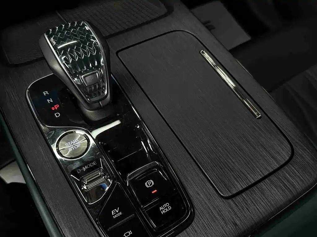 GAC Trumpchi Trumpchi GS8 2022 Hybrid Series 2.0TM AWD Flagship Edition (7-Seater) фото 17