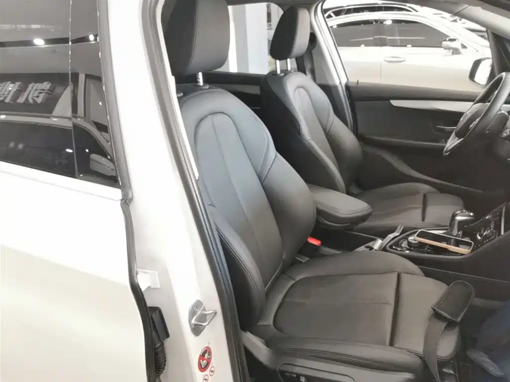 BMW 2 Series Touring 2016 220i Leading Model фото 25
