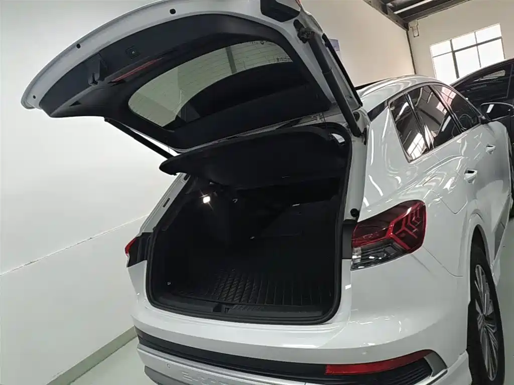 Audi Q4 e-tron 2024 40 e-tron Pioneer Edition фото 19