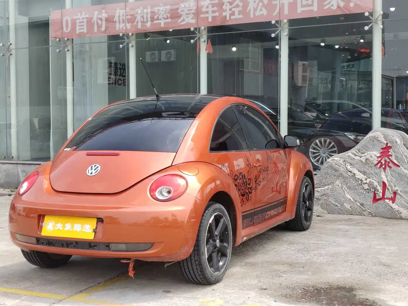Volkswagen Beetle 2010 Model 2.0 BlackOrange Comfort Edition фото 11