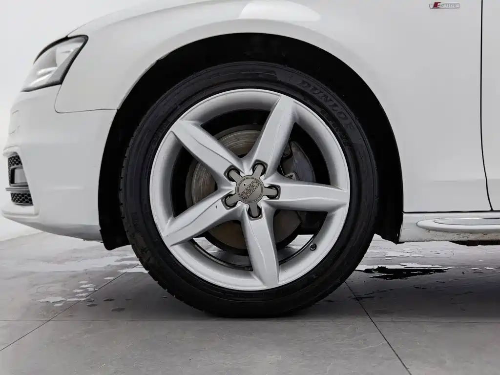 Фото 17 - Audi A4L
