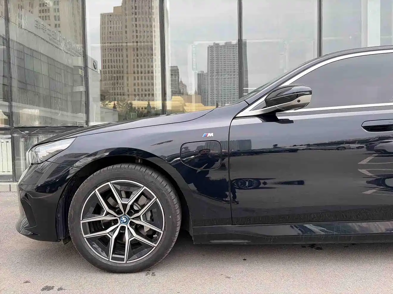 BMW i5 2024 eDrive 35L Premium Model M Sport Package фото 5