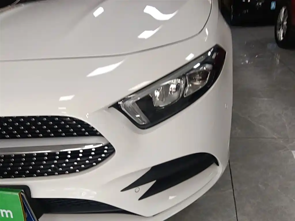 Mercedes-Benz A-Class 2019 Facelift A 200 L Sports Sedan фото 24