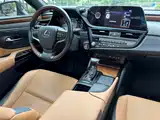 Фото 17 - Lexus ES