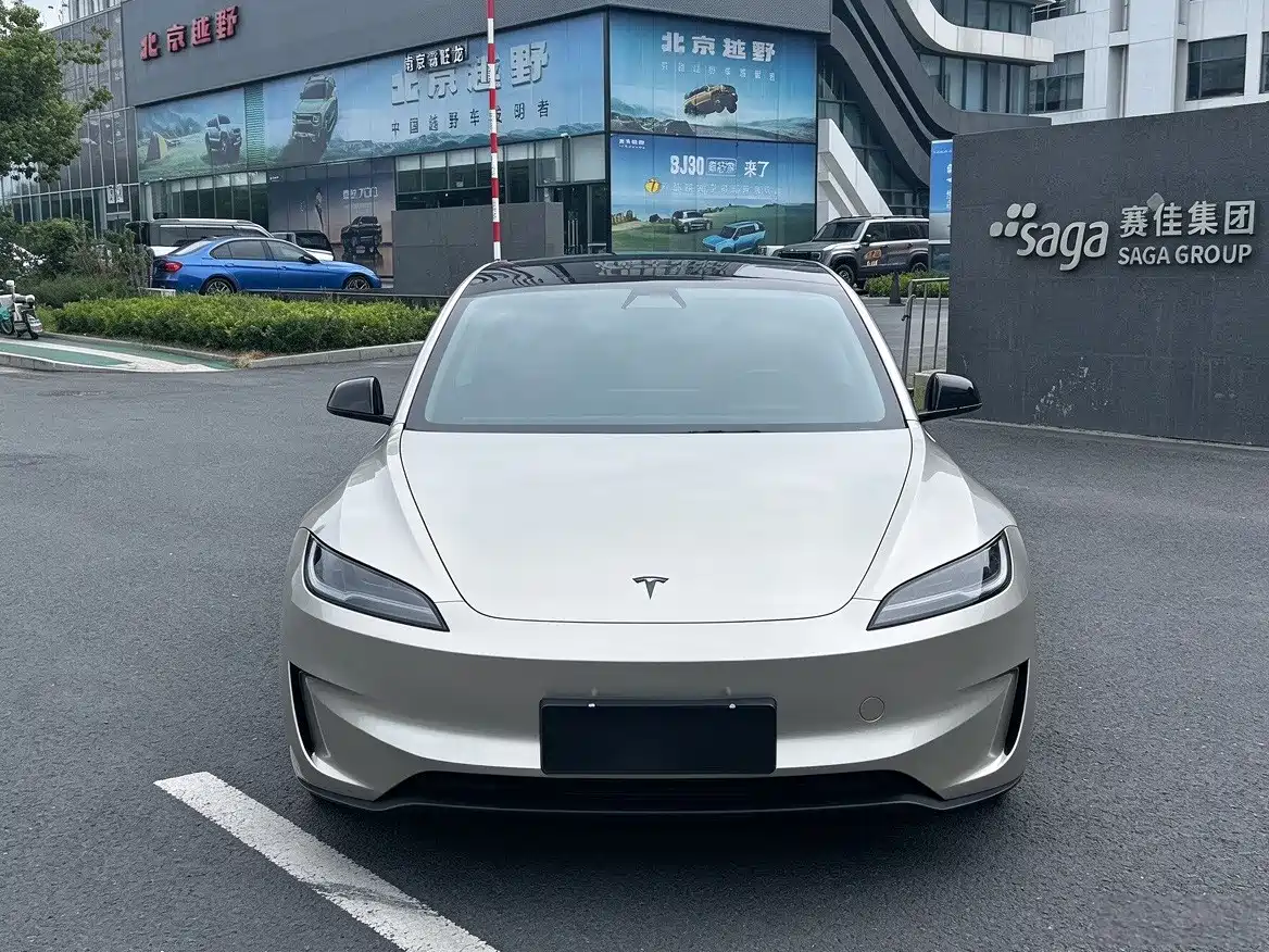 Фото 2 - Tesla Model 3
