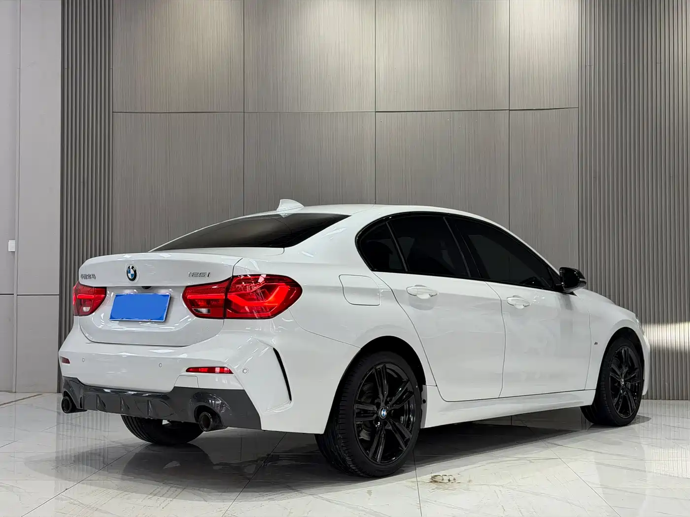 BMW 1 Series 2022 125i M Sport Shadow Edition фото 5