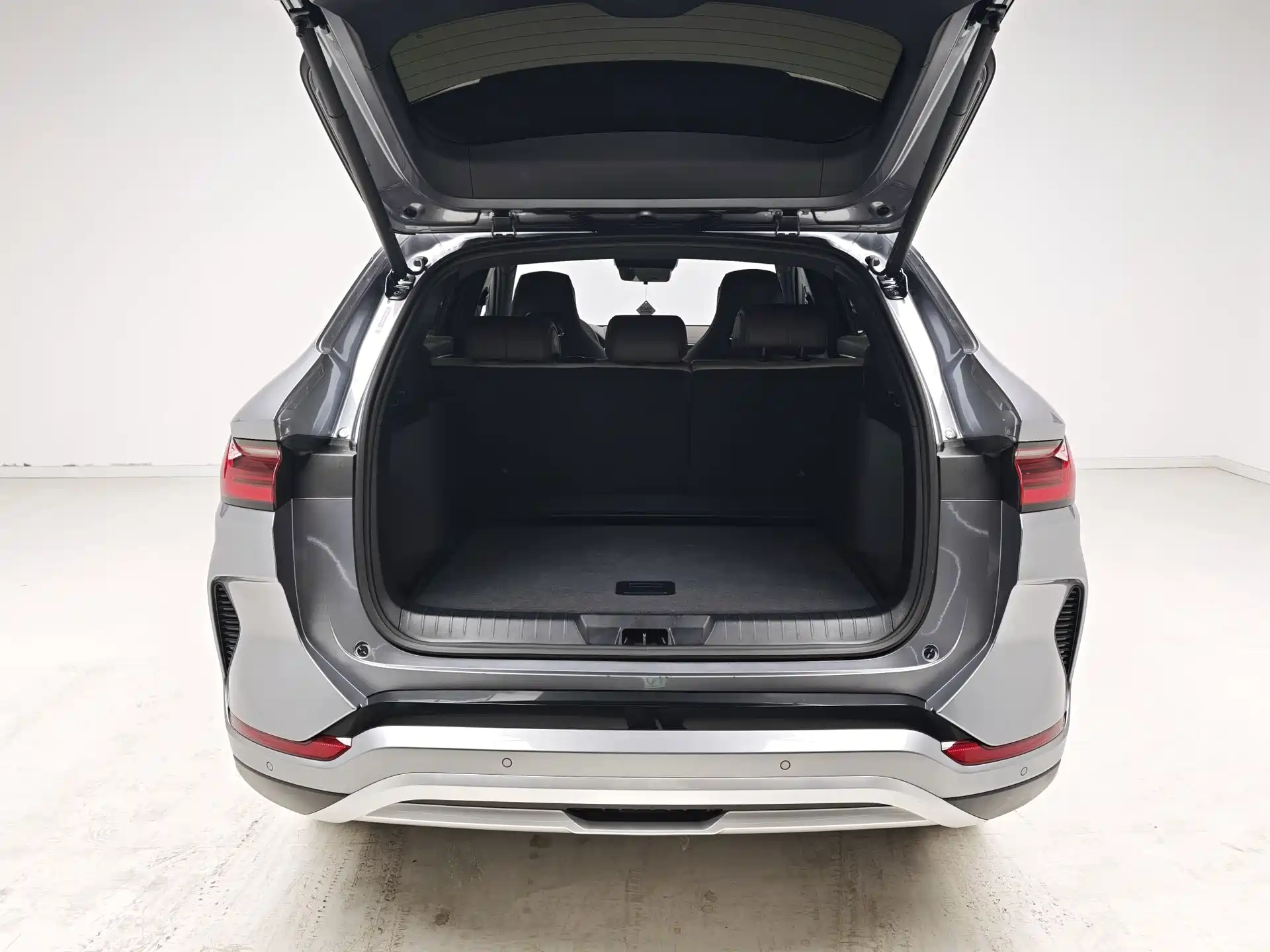 Photo 11 - BYD Song PLUS PHEV