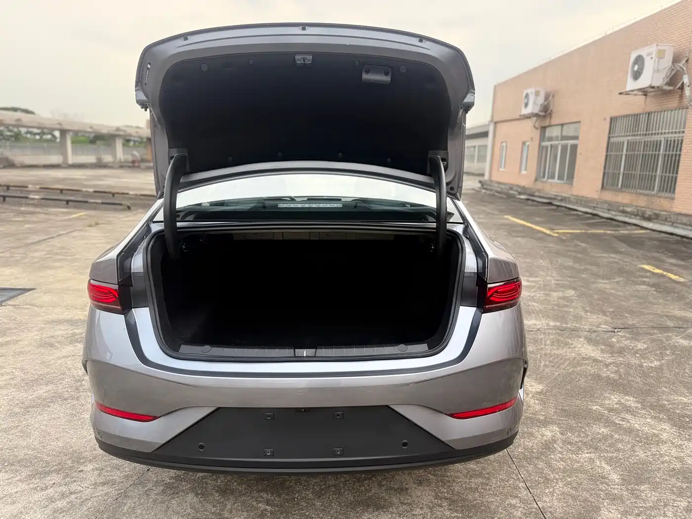 BYD Qin PLUS 2025 DM-i Smart Drive Edition 120KM Surpassing Type фото 19