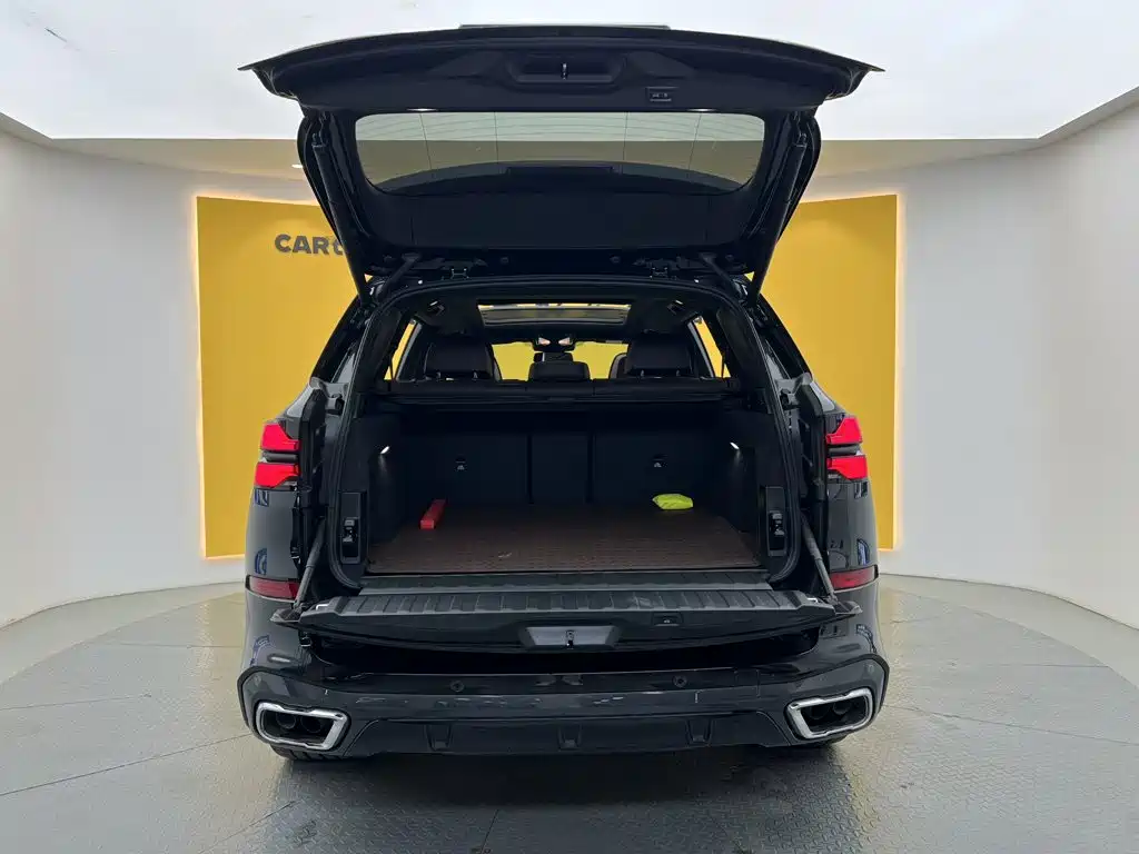 BMW X5 2026 2025 Model xDrive 40Li M Sport Blackout Package