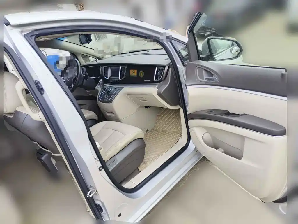 Фото 13 - Buick GL8