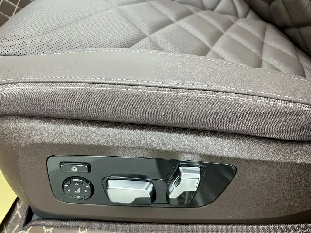 BMW X5 2026 2025 Model xDrive 40Li M Sport Blackout Package