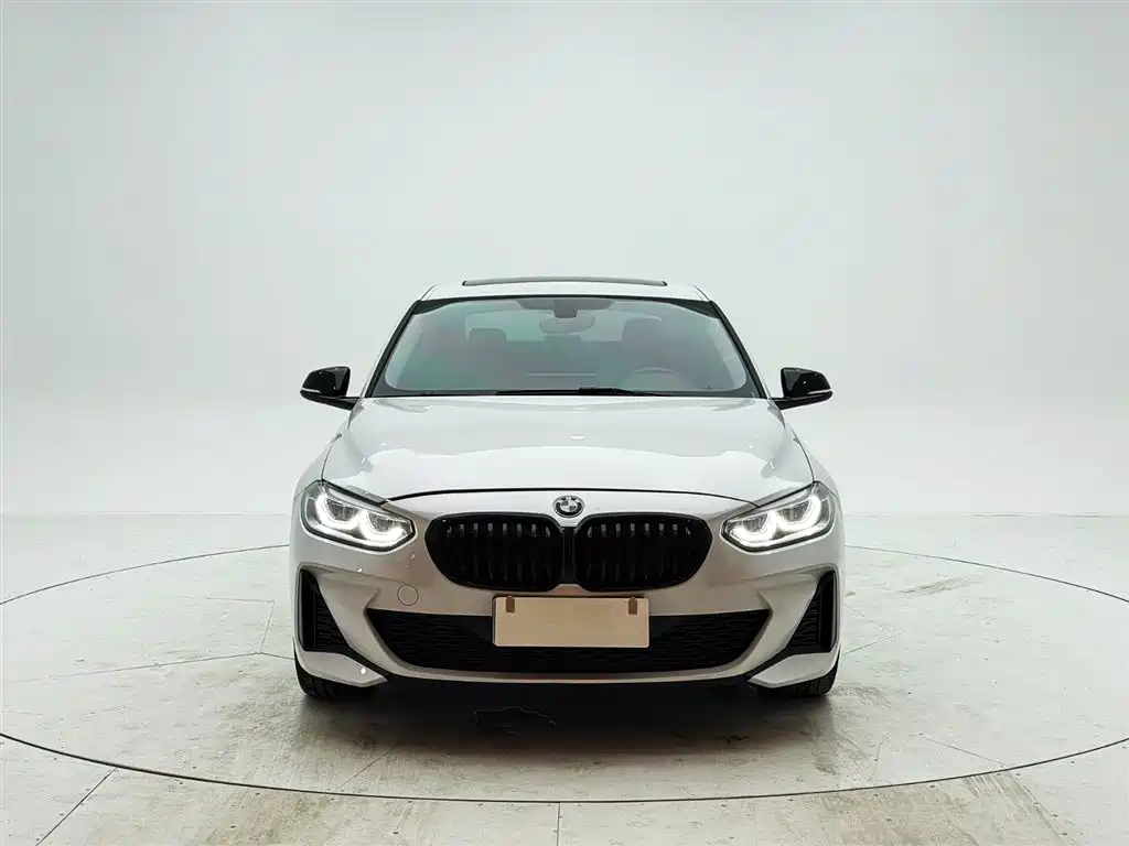 BMW 1 Series 2021 120i M Sport Shadow Edition фото 2
