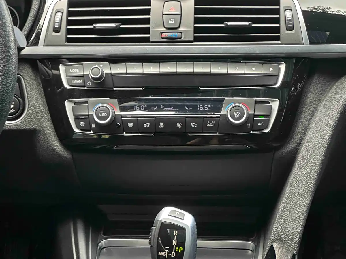 BMW 3 Series GT 2018 320i Fashion фото 8
