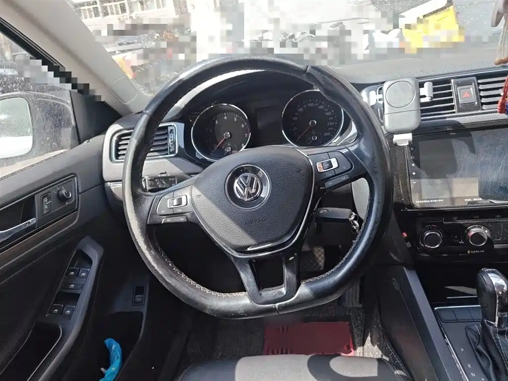 Volkswagen Sagitar 2016 230TSI 25th Anniversary Edition фото 3