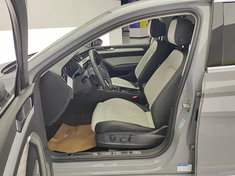 Volkswagen Magotan 2023 Model 2 Million Commemorative Edition 330TSI DSG Luxury фото 9