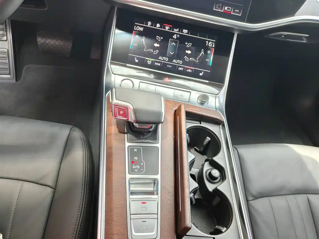Audi A6 (Import) 2020 allroad quattro Explorer 55 TFSI Premium Off-Road фото 16