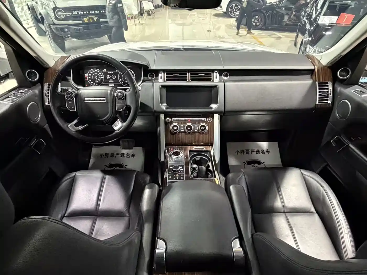 Land Rover Range Rover 2017 3.0 SC V6 Golden Age Edition фото 9