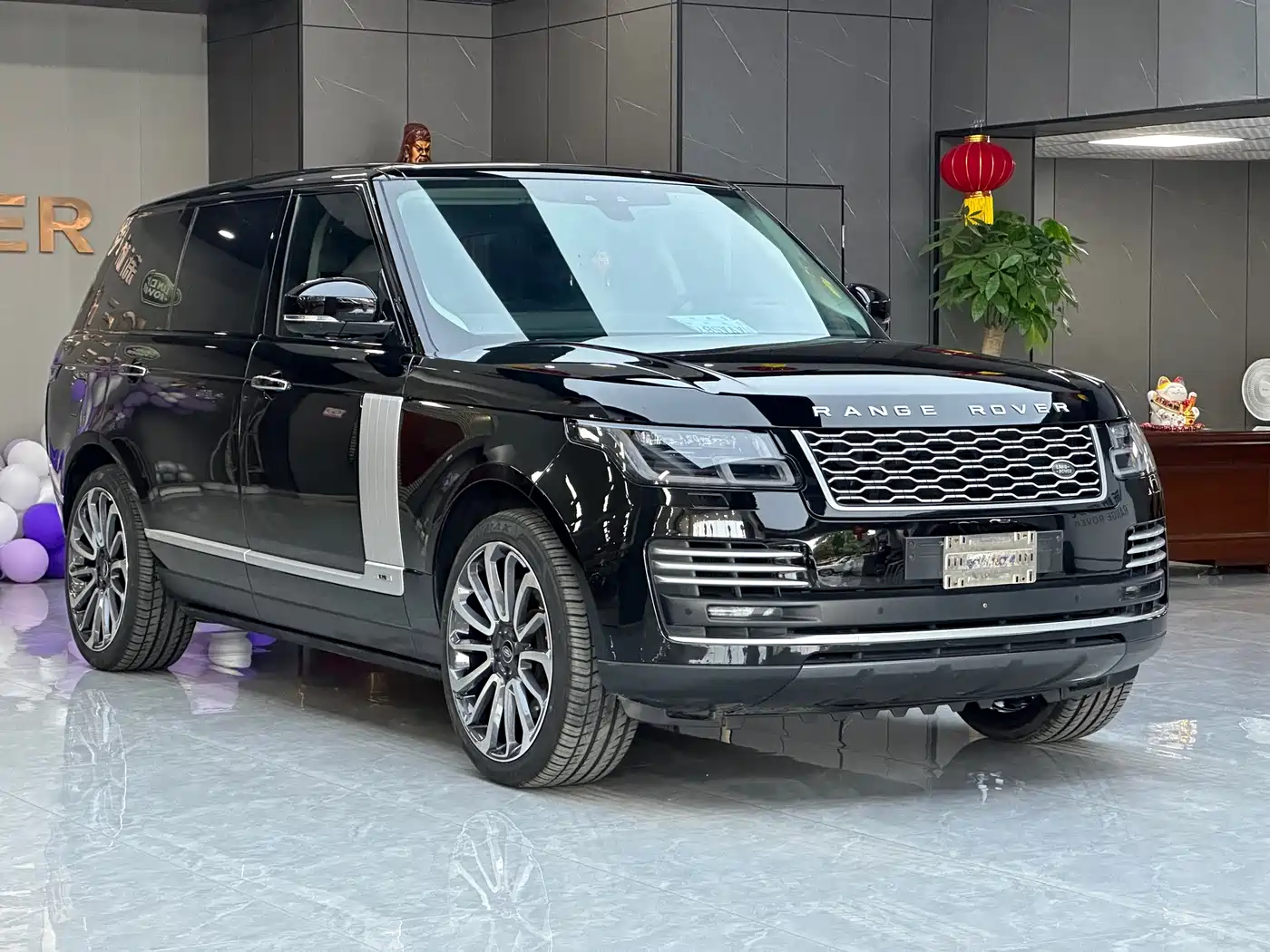 Land Rover Range Rover 2018 3.0 SC V6 Vogue Heritage Extended Edition фото 3