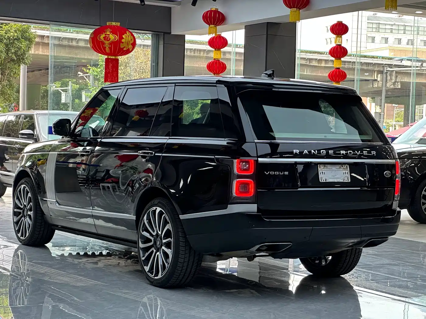 Land Rover Range Rover 2018 3.0 SC V6 Vogue Heritage Extended Edition фото 17