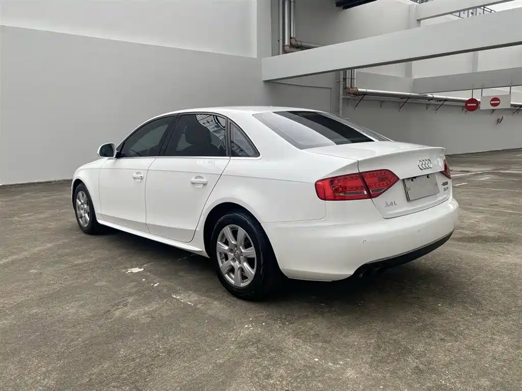 Audi A4L 2012 2.0 TFSI Auto Standard фото 8